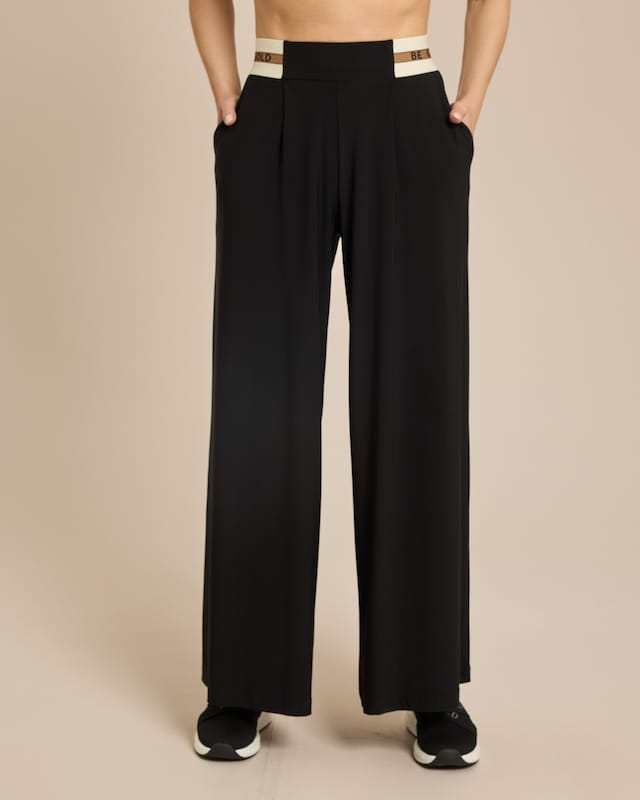 Marlenehose mit Logobund