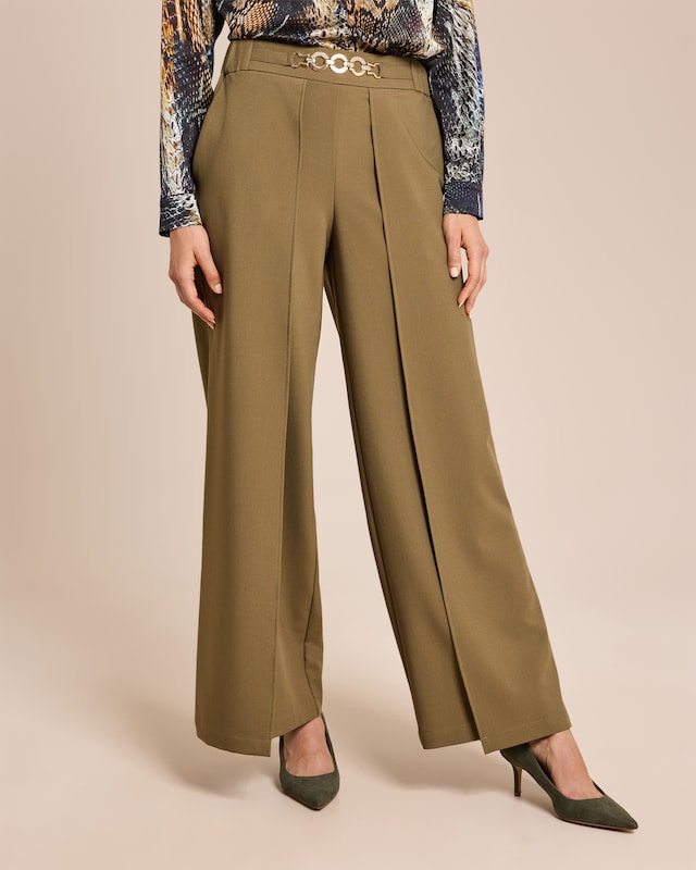 Modische Hose mit Dekoelement