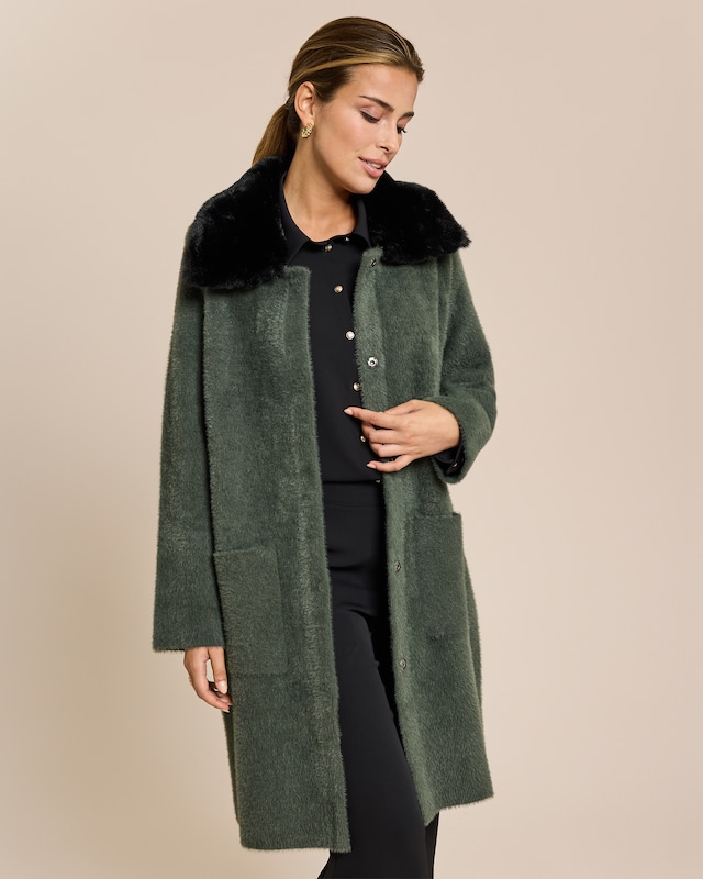 Strickmantel mit abnehmbarem Kragen