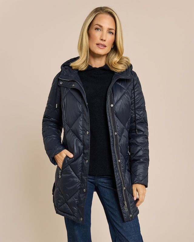 Steppmantel mit Schmuckkette