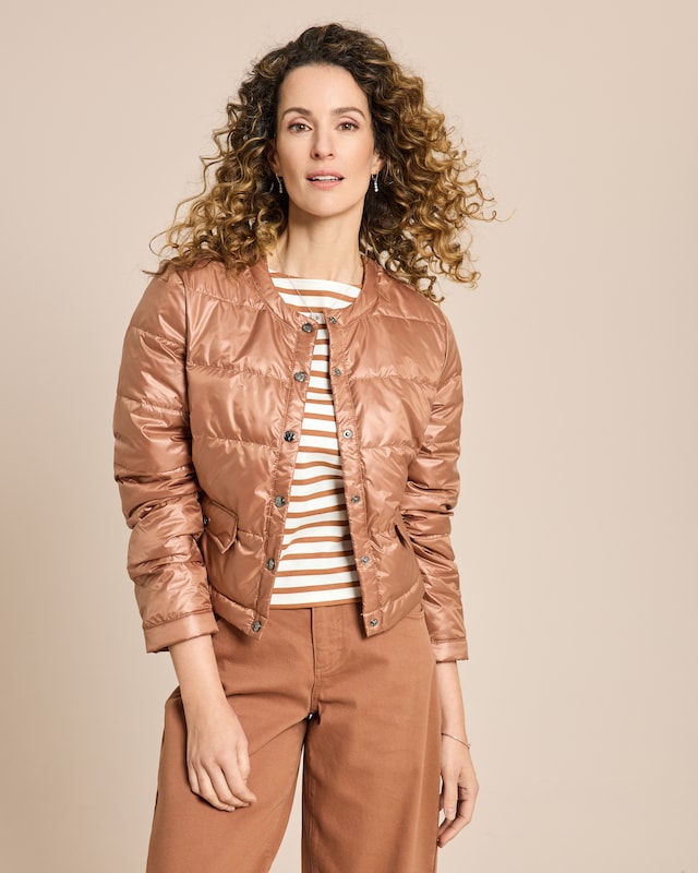 Steppjacke mit Druckknöpfen