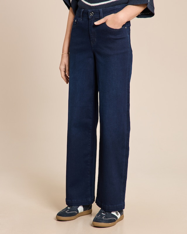 Jeanshose weiter Beinverlauf