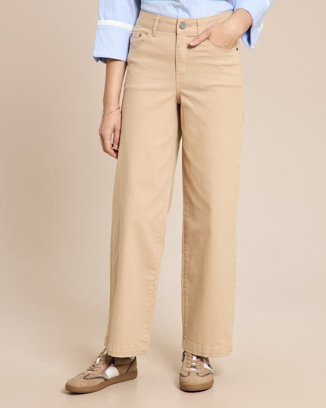 Jeanshose weiter Beinverlauf