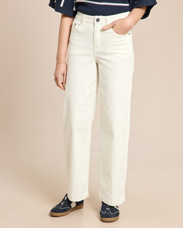 Jeanshose weiter Beinverlauf