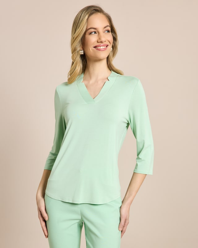 Shirt mit dekorativem V-Ausschnitt