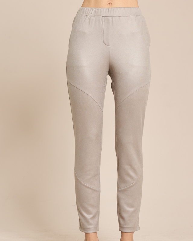 Hose in Velourslederoptik mit Prägung