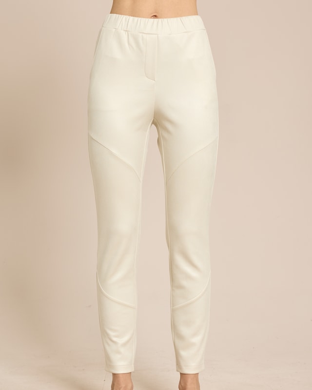 Hose in Velourslederoptik mit Prägung