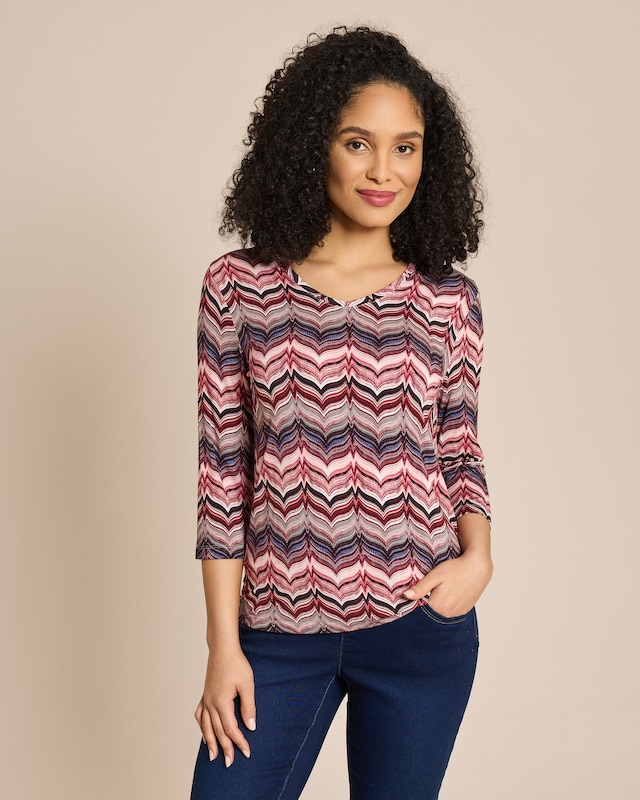 Shirt mit Druck im Zick Zack Design