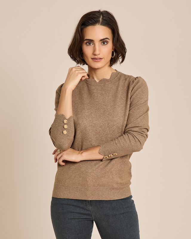 Pullover mit Wellenkanten