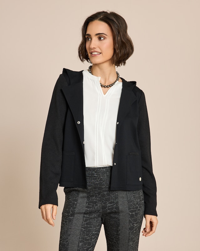 Jacke mit Reversdetail und Kapuze