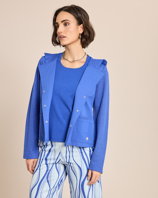 Jacke mit Reversdetail und Kapuze