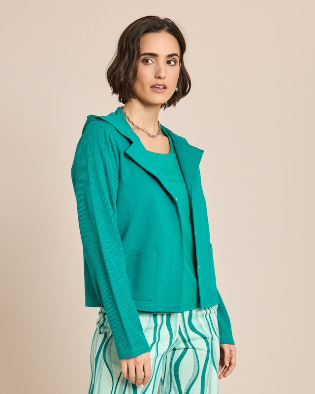 Jacke mit Reversdetail und Kapuze