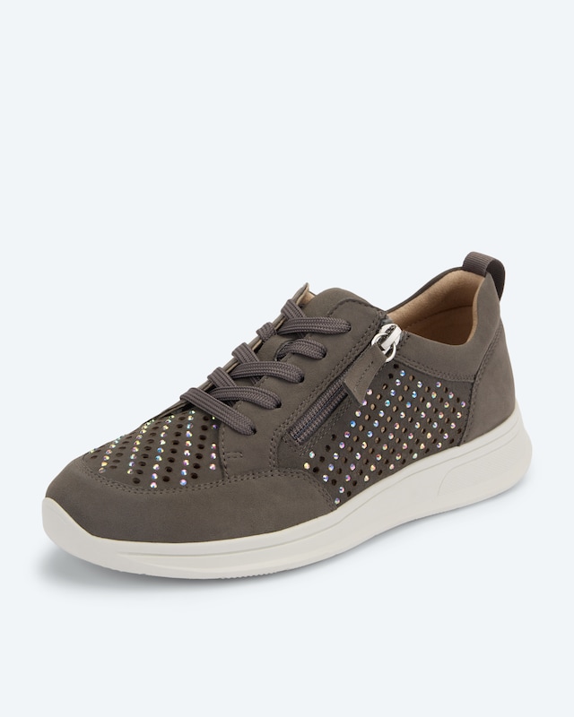 Sneaker mit Perforation