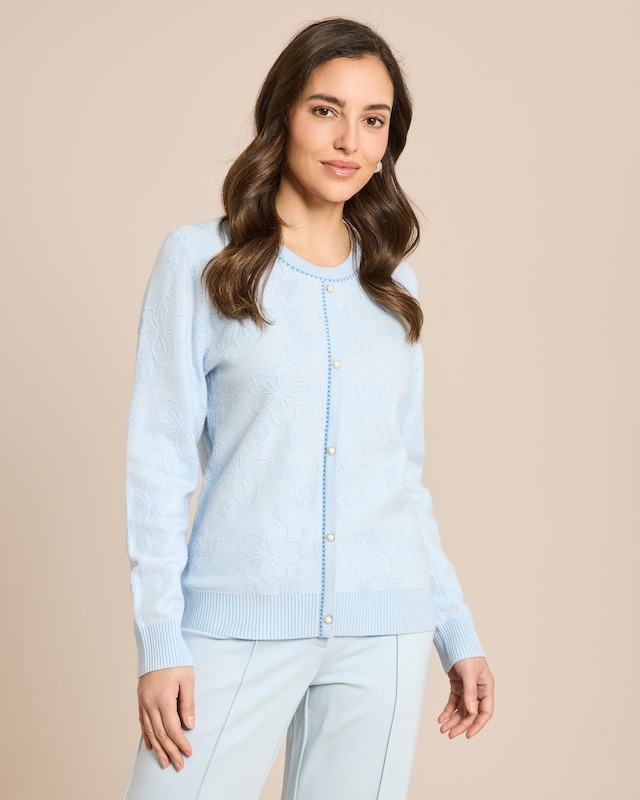Pullover mit eingestrickten Blumen