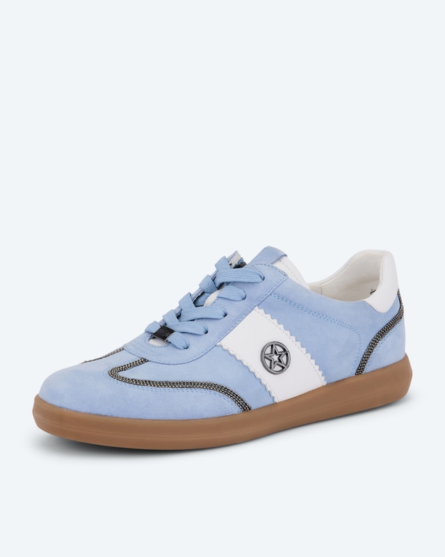 Sneaker mit Kugelkette