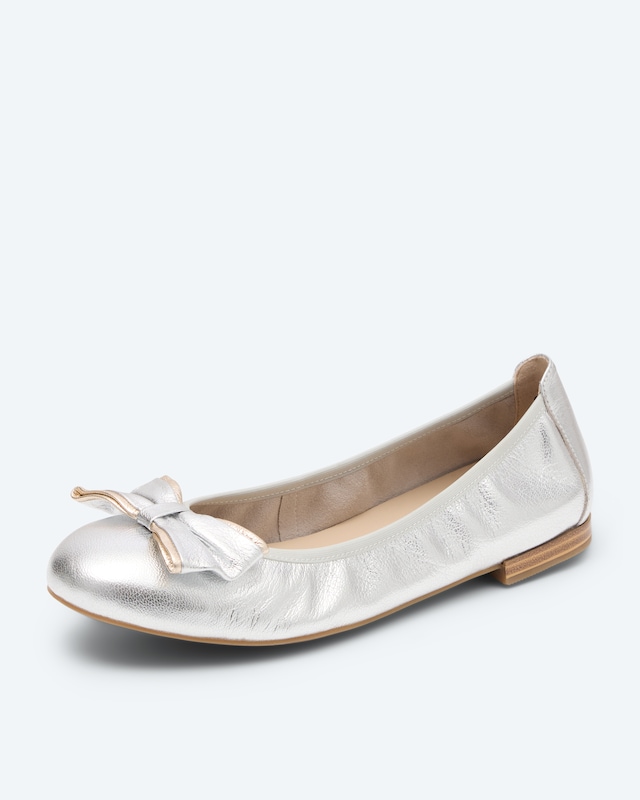 Ballerina mit Schleife