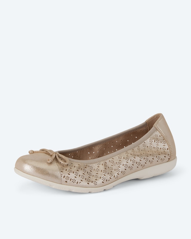 Ballerina mit Perforation