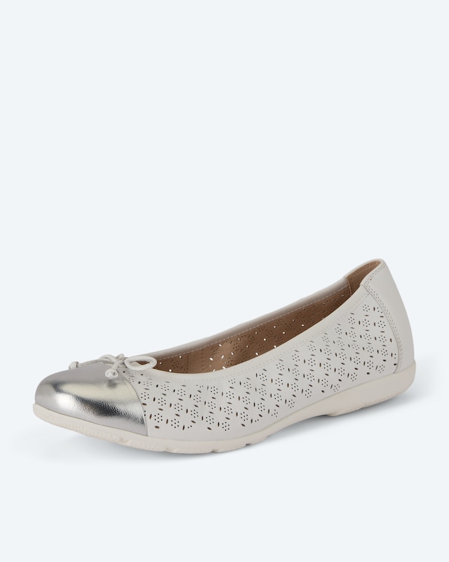 Ballerina mit Perforation