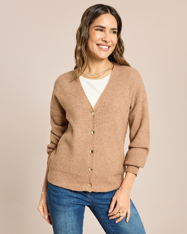 Strickjacke mit Herzknöpfen
