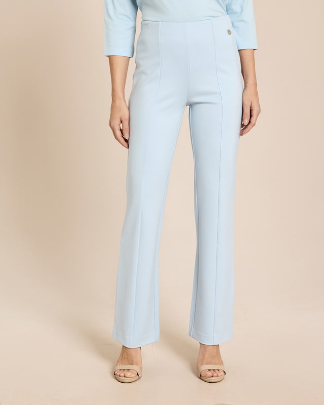 Hose mit leicht ausgestelltem Bein