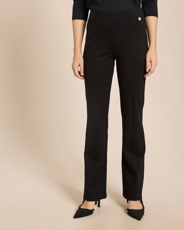 Hose mit leicht ausgestelltem Bein