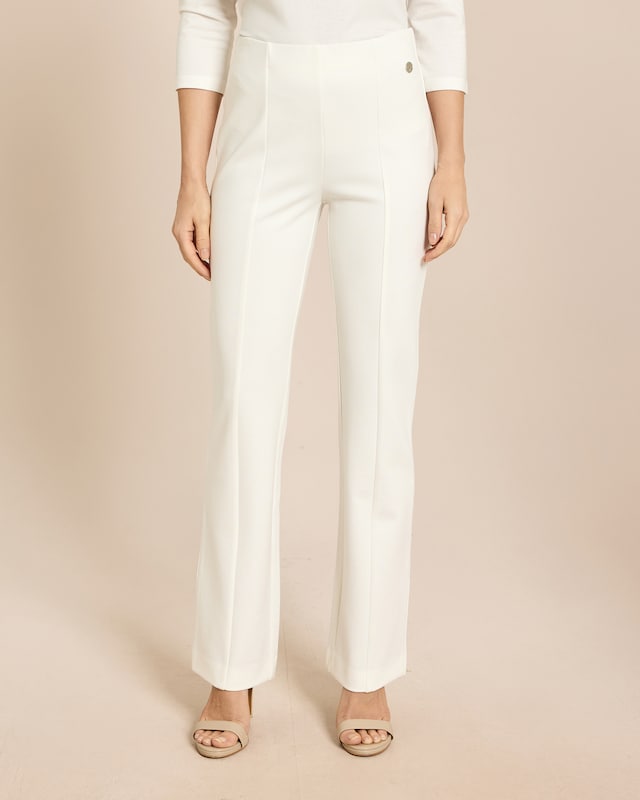 Hose mit leicht ausgestelltem Bein