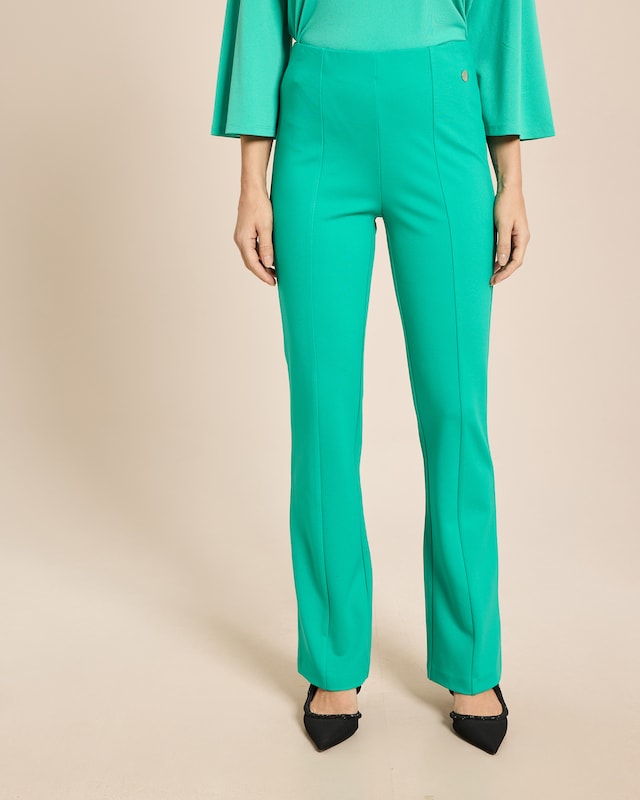 Hose mit leicht ausgestelltem Bein