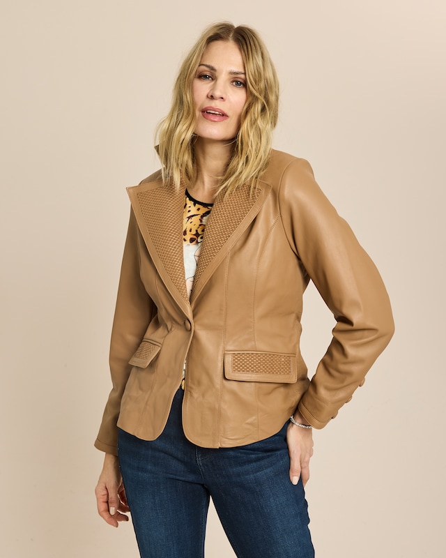 Lederblazer mit Flechtdetails