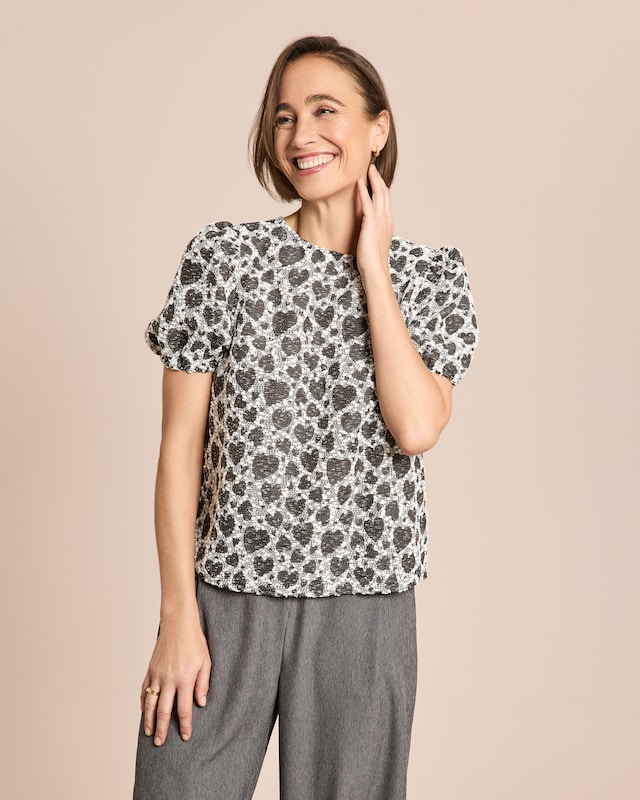 Bluse aus Strukturstoff in Herz-Optik