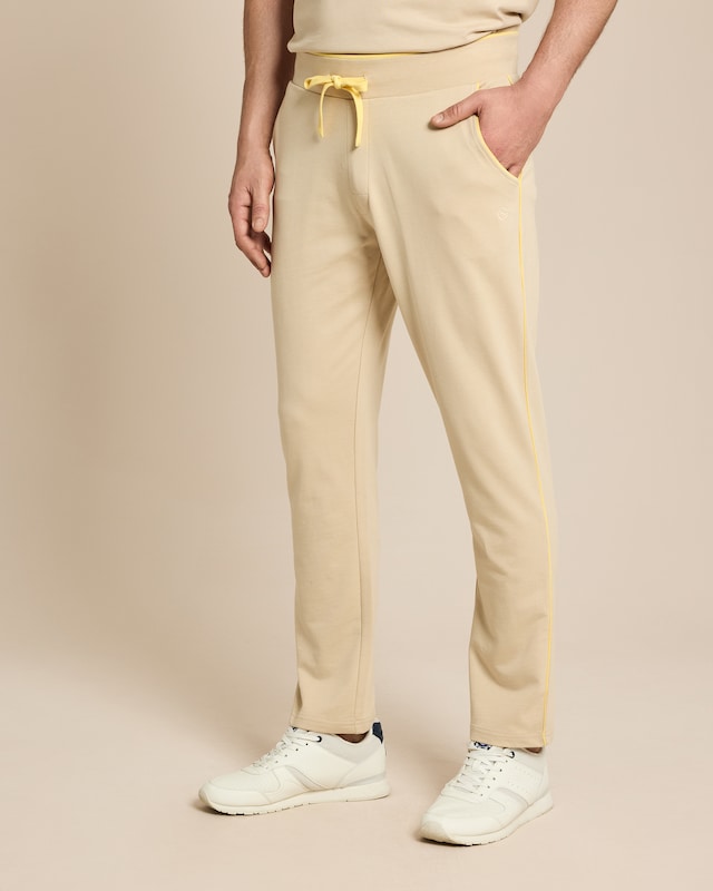 Freizeithose mit Kontrastdetails