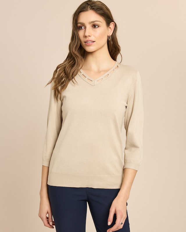 Pullover mit dekorativem V-Ausschnitt