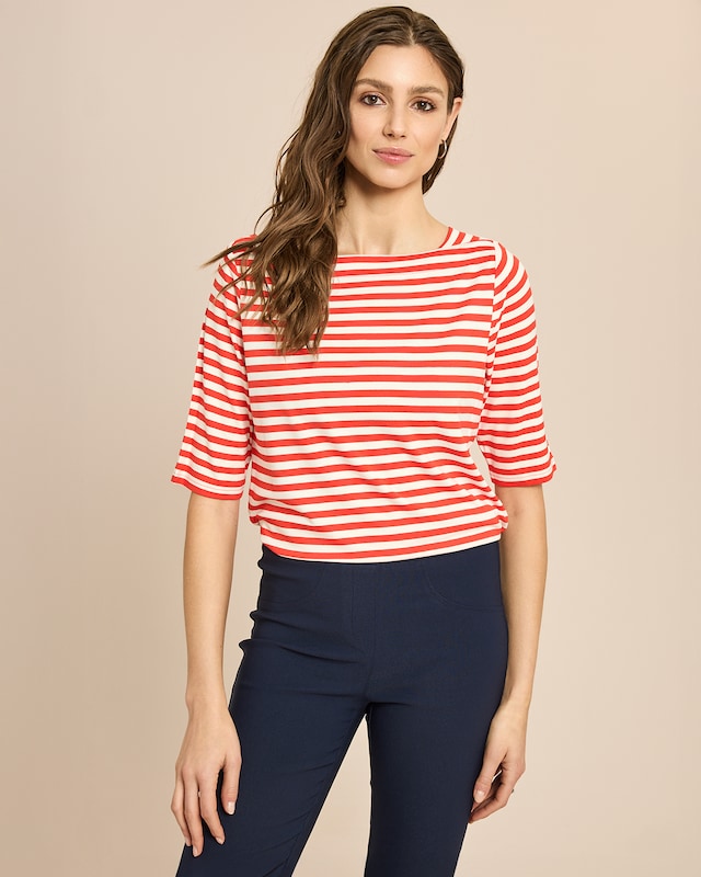 Shirt mit elegantem U-Boot-Ausschnitt