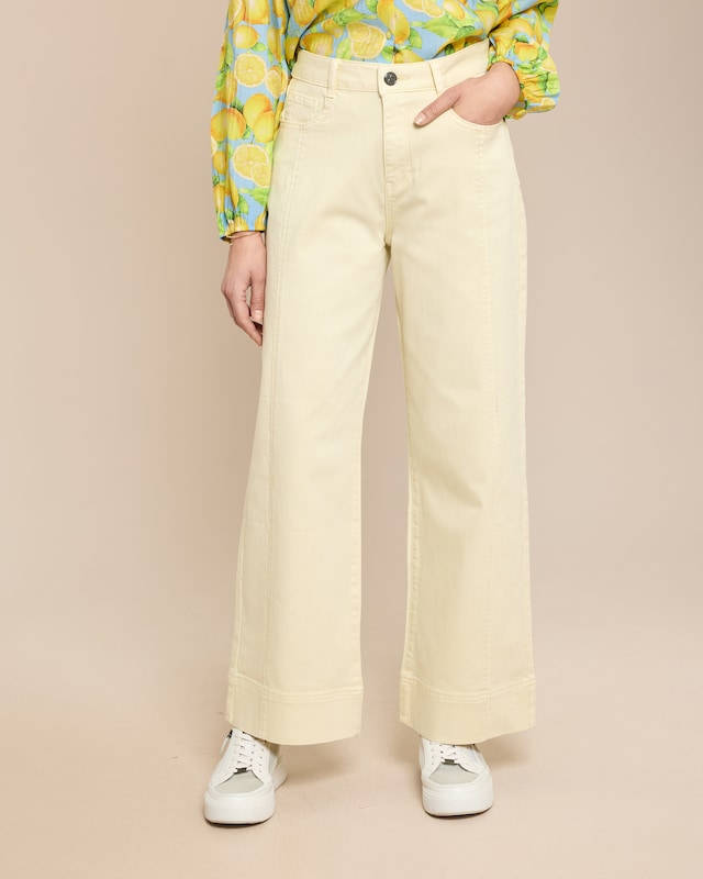 Jeanshose mit Teilungsnaht