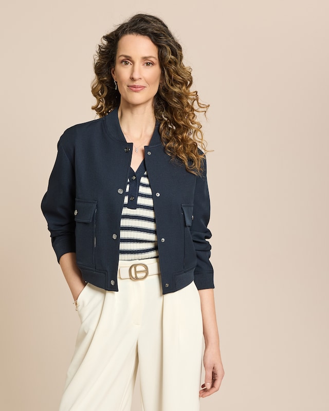 Jacke mit Druckknöpfen