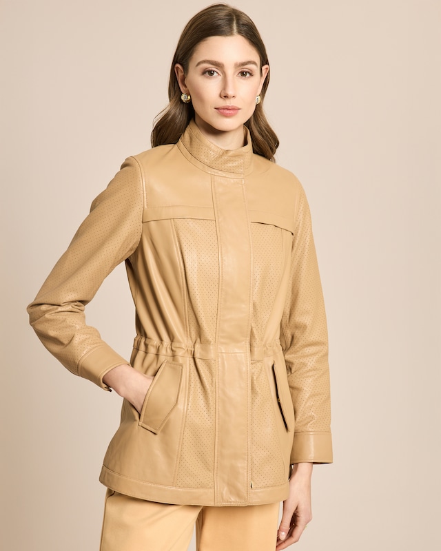 Lederjacke mit Perforierungsdetails