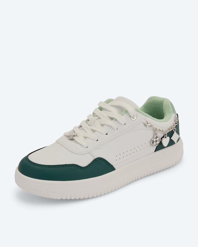 Sneaker mit Charms