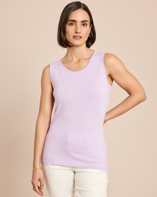 Top mit gerundetem V-Ausschnitt