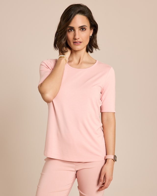 Shirt mit Zierkante am Ausschnitt und Ärmel