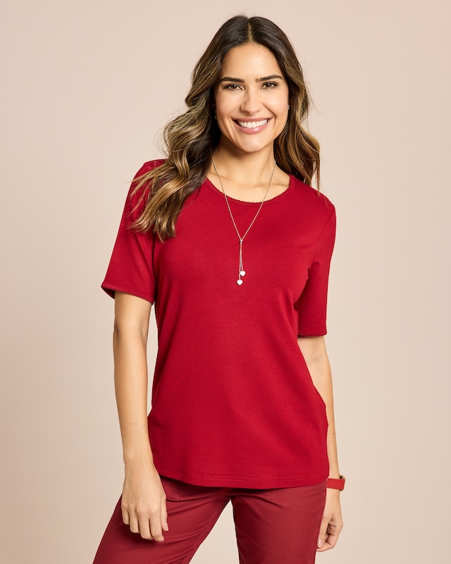 Shirt mit Zierkante am Ausschnitt und Ärmel