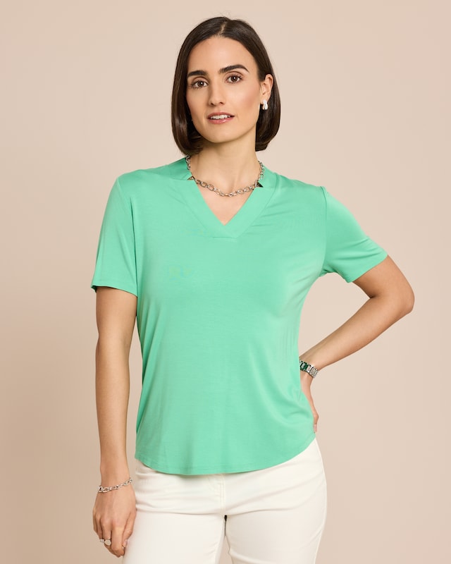 Shirt mit dekorativem V-Ausschnitt