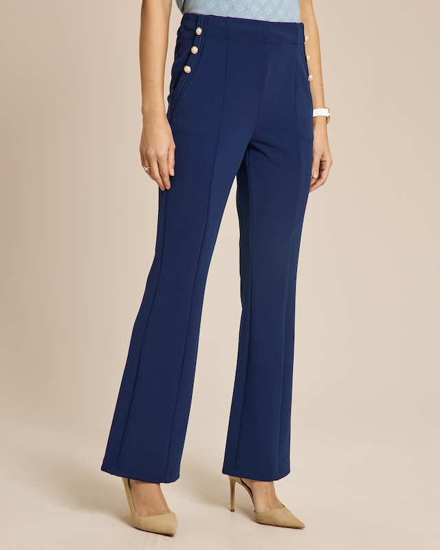 Hose mit Dekoknöpfen