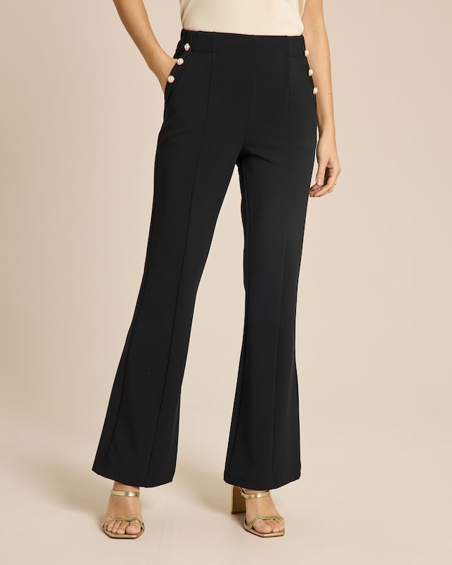 Hose mit Dekoknöpfen