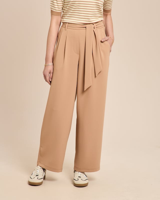 Hose mit Bindegürtel