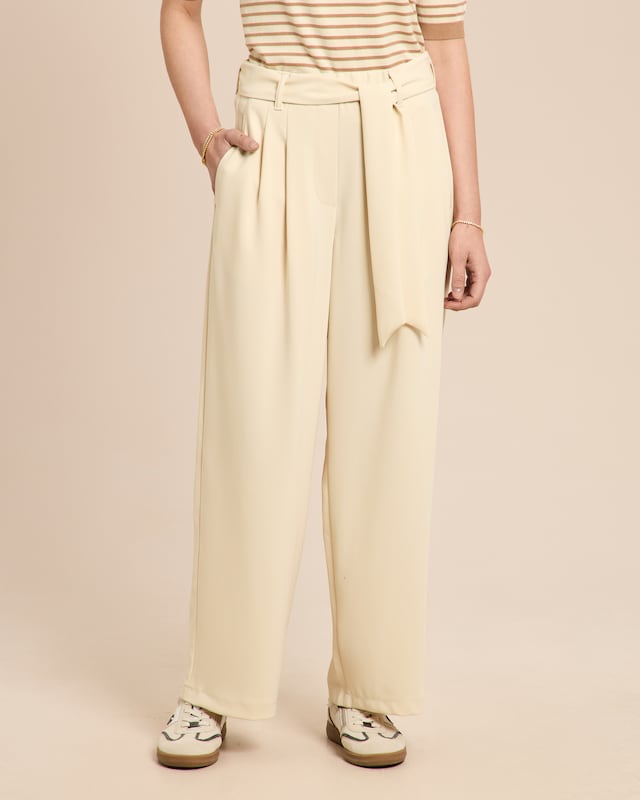 Hose mit Bindegürtel