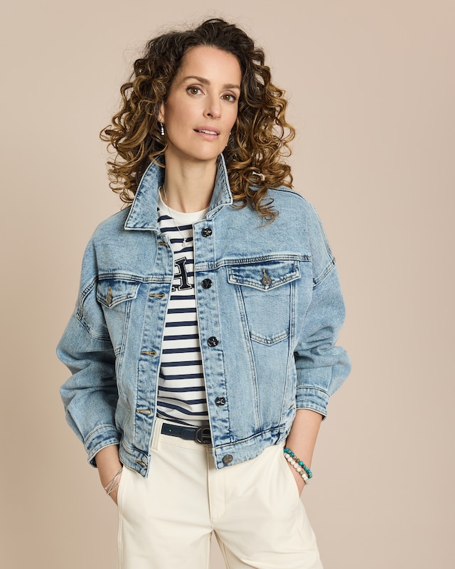 Jeansjacke mit überschnittener Schulter