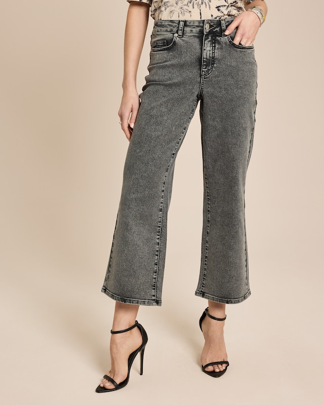 Cropped Straight Leg Jeans