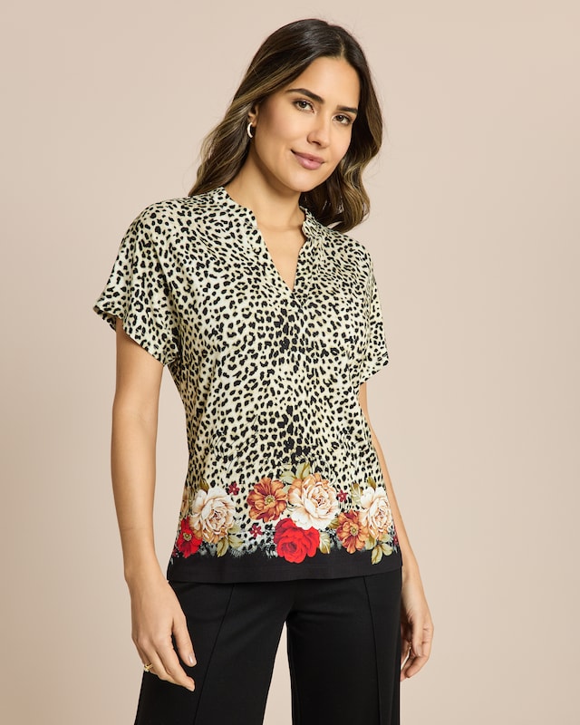 Shirt mit Leo- und Blütenprint